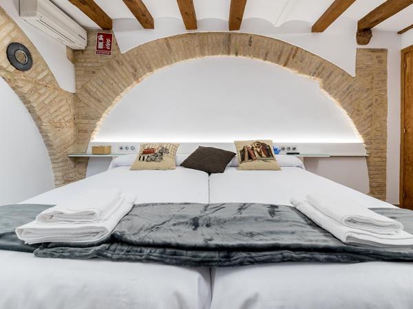 Hostal 977 : photo 2 de la chambre chambre lits jumeaux avec salle de bains