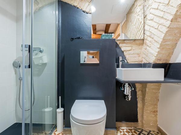 Hostal 977 : photo 7 de la chambre chambre lits jumeaux avec salle de bains