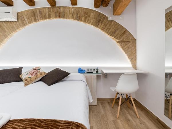 Hostal 977 : photo 4 de la chambre chambre lits jumeaux avec salle de bains privative