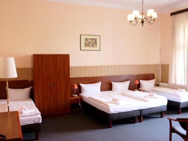 Hotel-Pension Rheingold am Kurfürstendamm : photo 9 de la chambre chambre quadruple