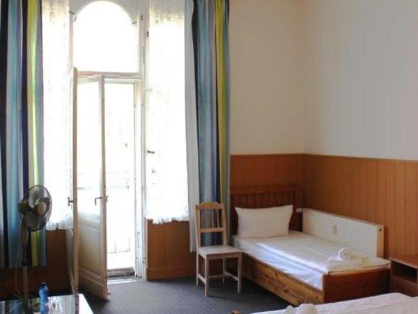 Hotel-Pension Rheingold am Kurfürstendamm : photo 8 de la chambre chambre quadruple