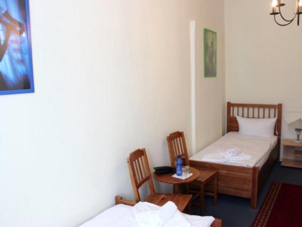 Hotel-Pension Rheingold am Kurfürstendamm : photo 5 de la chambre chambre lits jumeaux