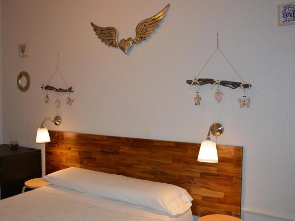 Pensión Moratin : photo 3 de la chambre chambre double avec douche