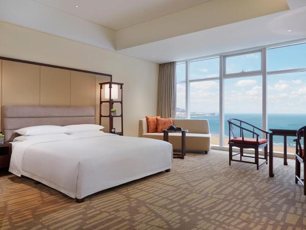 Hyatt Regency Qingdao : photo 2 de la chambre chambre lit king-size - accès au club - vue sur océan