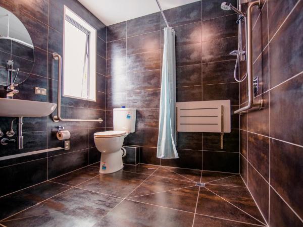 Alpine Hotel : photo 7 de la chambre chambre lit king-size deluxe - accessible aux personnes à mobilité réduite