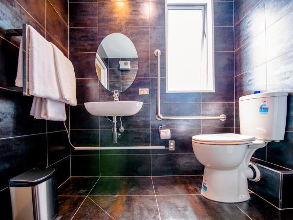 Alpine Hotel : photo 6 de la chambre chambre lit king-size deluxe - accessible aux personnes à mobilité réduite