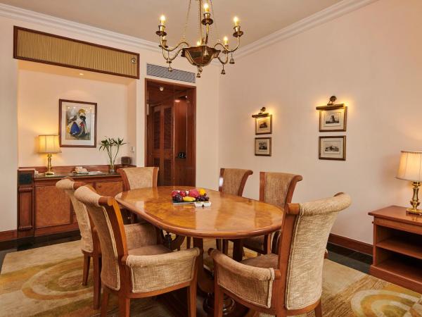 The Ummed Ahmedabad Airport : photo 6 de la chambre presidential suite- 30% discount on laundry