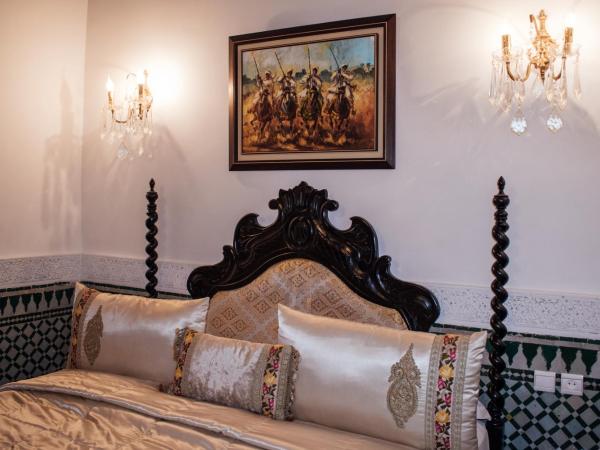 Riad-Boutique Borj Dhab Fez : photo 2 de la chambre suite familiale ambar salon