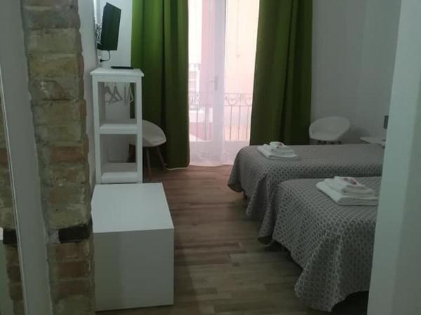 B.HOUSE : photo 3 de la chambre chambre double ou lits jumeaux avec balcon