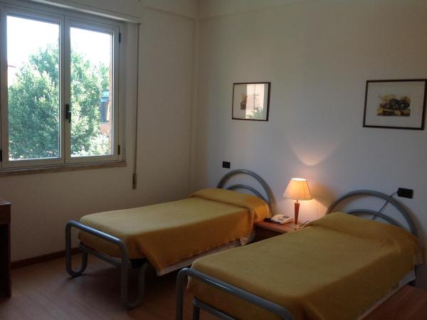 Ospitalità San Tommaso d'Aquino : photo 10 de la chambre chambre lits jumeaux