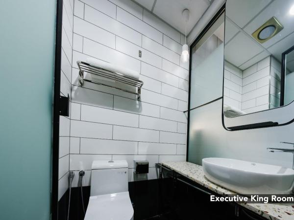 Ceria Hotel : photo 6 de la chambre chambre lit king-size exécutive