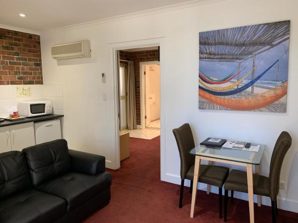Ensenada Motor Inn and Suites : photo 10 de la chambre suite 1 chambre a
