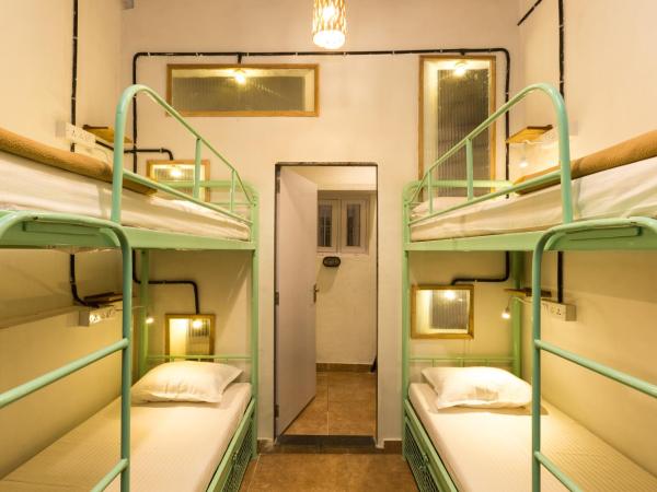 Hostel Mantra : photo 1 de la chambre lit dans dortoir mixte de 4 lits