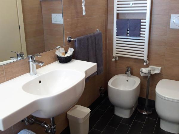 Hotel Esperia : photo 6 de la chambre chambre double ou lits jumeaux confort avec balcon