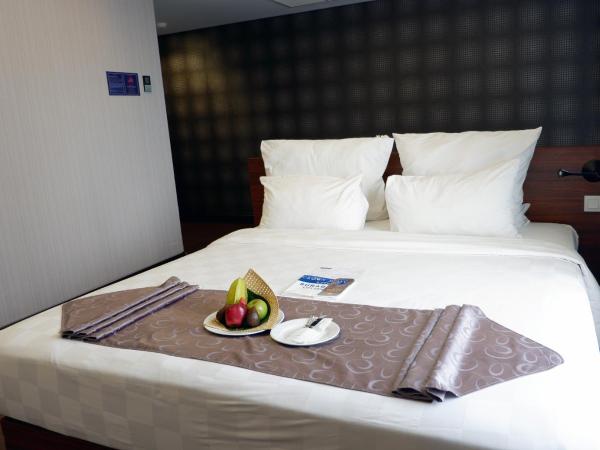 CROWN PRINCE Hotel Surabaya Managed by Midtown Indonesia : photo 4 de la chambre chambre charme