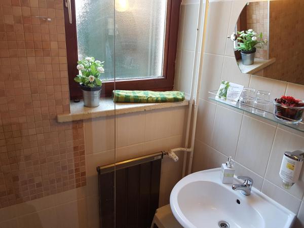 HELIOS Hotel Apartments : photo 1 de la chambre chambre double ou lits jumeaux avec balcon