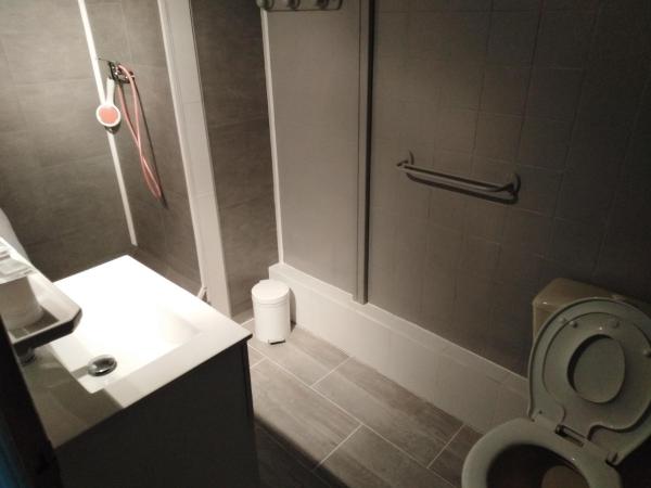 Chalet Saint Louis : photo 3 de la chambre chambre quadruple