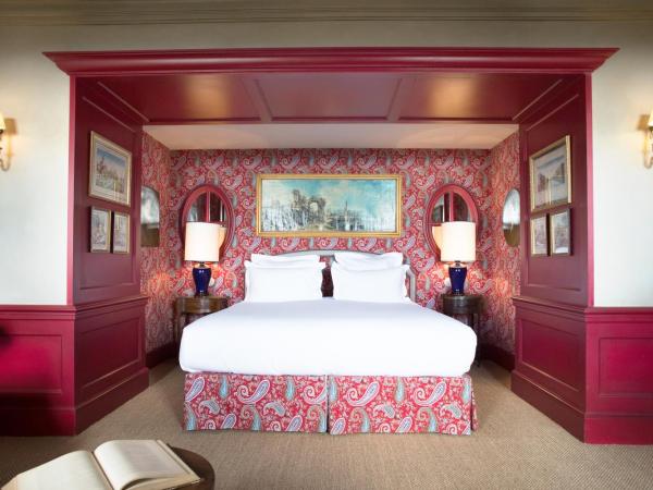 Airelles Gordes, La Bastide : photo 3 de la chambre suite junior prestige côté vallée