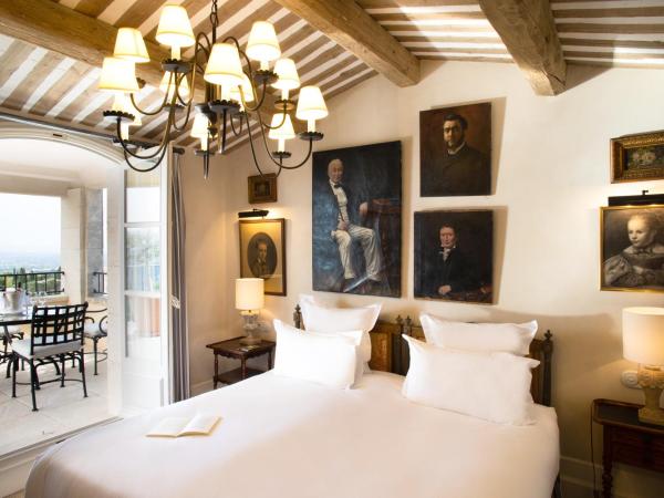Airelles Gordes, La Bastide : photo 1 de la chambre suite de luxe avec terrasse - côté vallée - duc de soubise