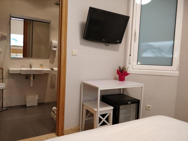 Pensión Easo : photo 3 de la chambre chambre double intérieure avec salle de bains privative 