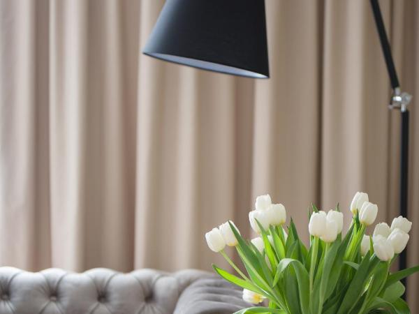 Mercure Lublin Centrum : photo 5 de la chambre suite lit double avec canapé