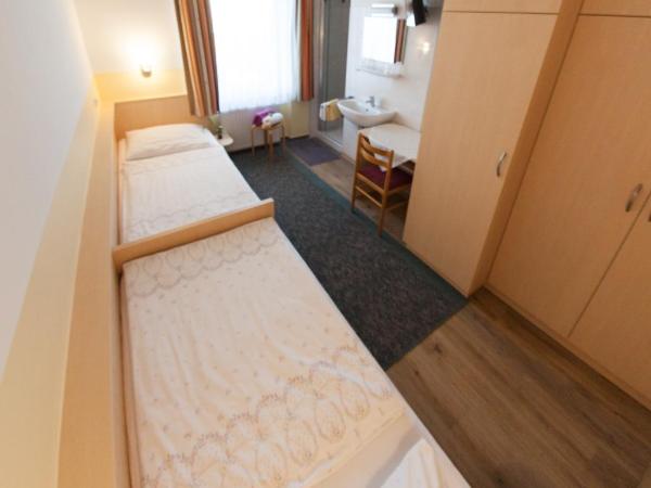 Frühstückspension Kölich : photo 1 de la chambre petite chambre lits jumeaux avec toilettes communes