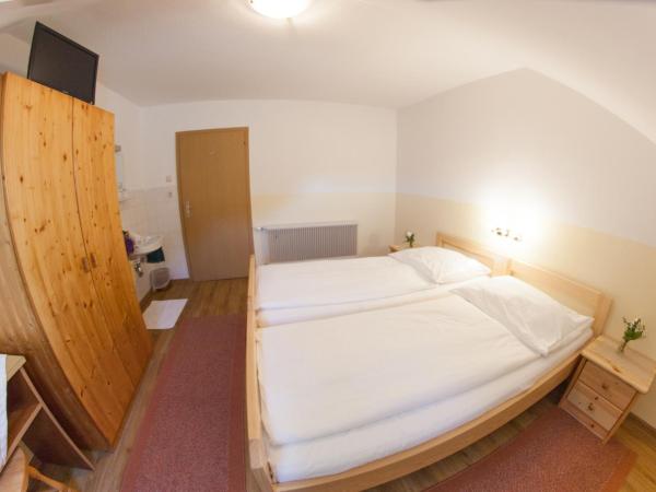 Frühstückspension Kölich : photo 5 de la chambre petite chambre double avec salle de bains commune - mansarde
