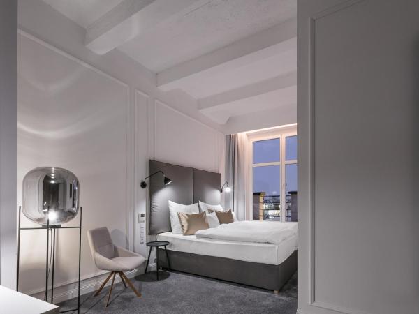 Pytloun Boutique Hotel Prague : photo 3 de la chambre suite junior avec baignoire spa et terrasse