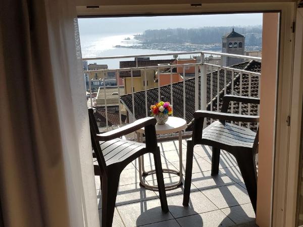 @ Home Hotel Locarno : photo 9 de la chambre chambre triple - vue sur lac