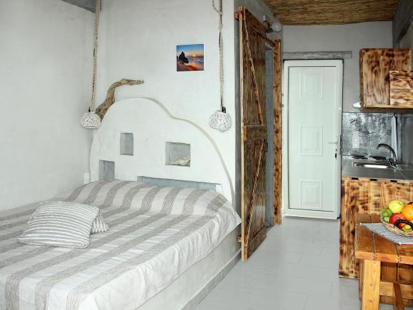 Christos studios and family apartments : photo 8 de la chambre chambre double deluxe