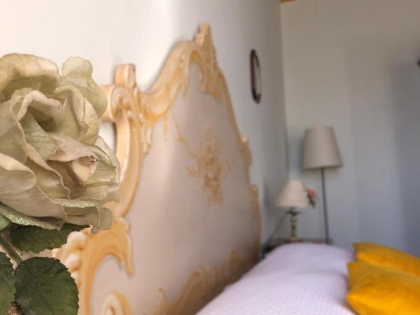 BnB Paolina : photo 9 de la chambre chambre lit king-size - vue sur jardin