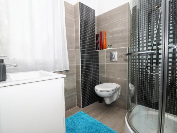 Kseni Accommodation : photo 7 de la chambre chambre double - vue sur jardin