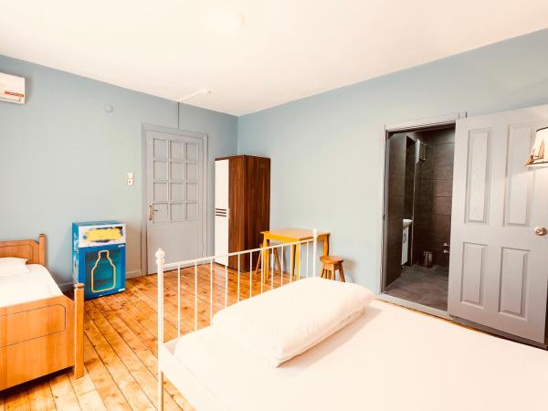 Cheers Midtown Hostel : photo 4 de la chambre chambre double avec salle de bains privative