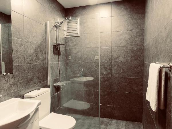 Cheers Midtown Hostel : photo 5 de la chambre chambre double avec salle de bains commune