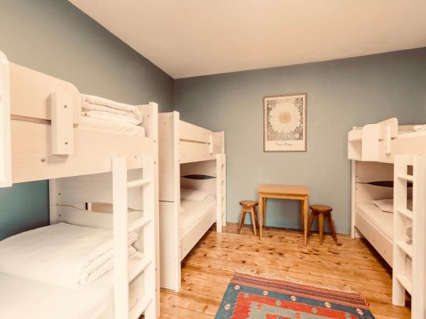 Cheers Midtown Hostel : photo 1 de la chambre lit dans dortoir mixte de 8 lits