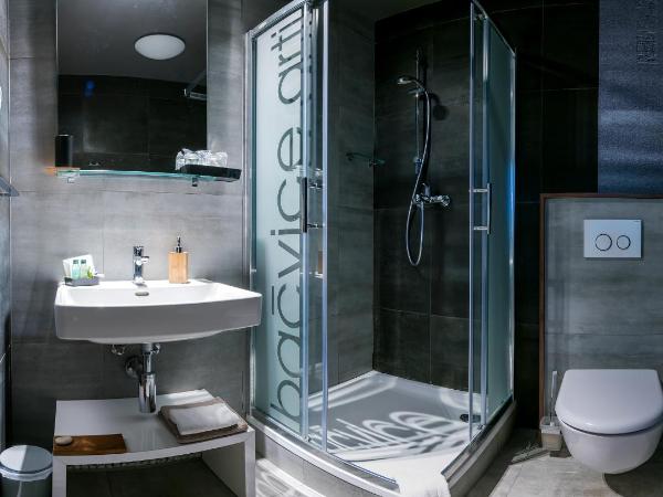 Design B&B Bacvice Arti : photo 8 de la chambre chambre double deluxe avec douche