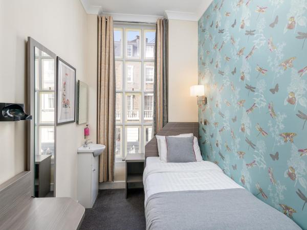 OYO Bakers Hotel London Victoria : photo 4 de la chambre chambre simple avec salle de bains extérieure privative