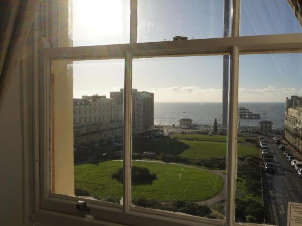 Regency Hotel : photo 3 de la chambre double room with four poster bed and seaview