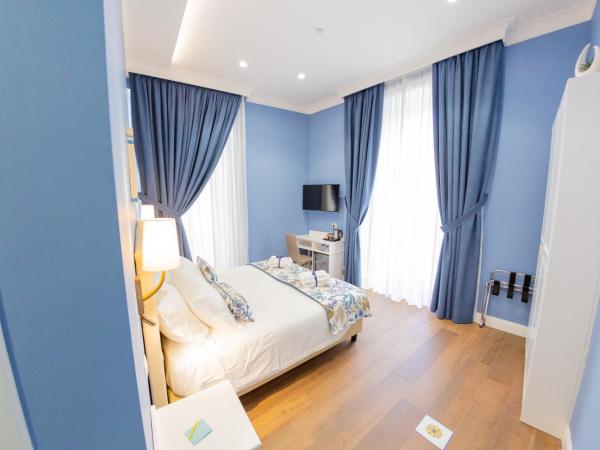 Suite CuoreNapoletano : photo 2 de la chambre chambre double ou lits jumeaux deluxe avec balcon