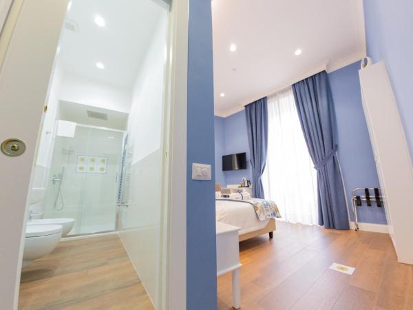 Suite CuoreNapoletano : photo 4 de la chambre chambre double ou lits jumeaux deluxe avec balcon