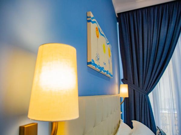 Suite CuoreNapoletano : photo 8 de la chambre chambre double ou lits jumeaux deluxe avec balcon