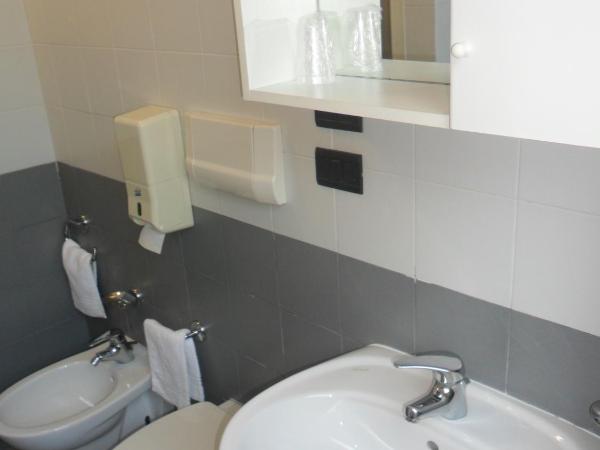 Ospitalità San Tommaso d'Aquino : photo 9 de la chambre chambre lits jumeaux