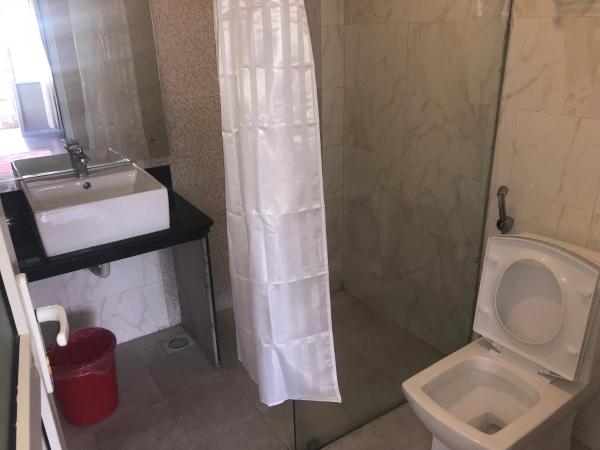 Hotel Guru : photo 8 de la chambre chambre double ou lits jumeaux avec balcon