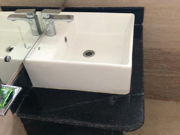 Hotel Guru : photo 6 de la chambre chambre double ou lits jumeaux avec balcon