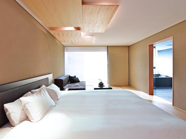 MOGANA : photo 3 de la chambre chambre double ou lits jumeaux deluxe avec balcon