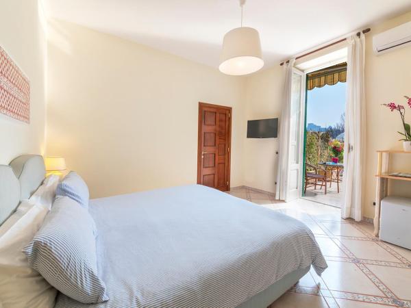 B&B Marcantonio - Ischia Ponte : photo 10 de la chambre chambre double avec balcon - vue sur château