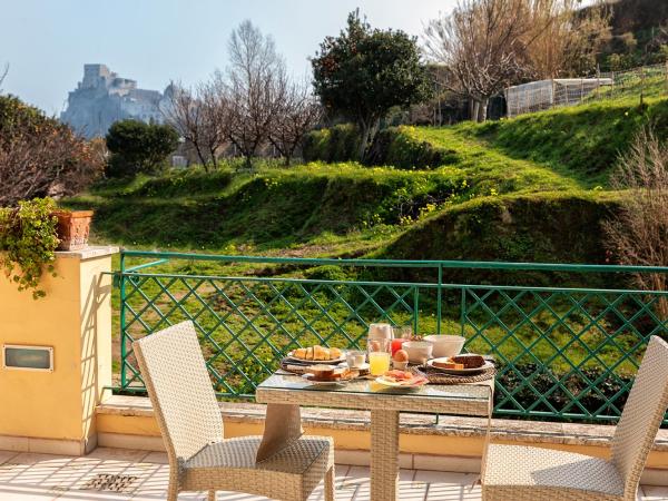 B&B Marcantonio - Ischia Ponte : photo 6 de la chambre villa - vue sur jardin