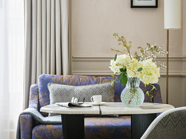 Sofitel Le Scribe Paris Opera : photo 10 de la chambre chambre simple de luxe avec 2 lits simples - vue sur cour ou rue scribe