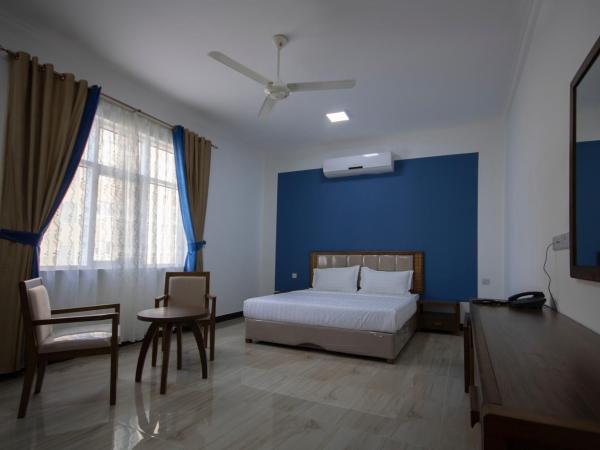 Home Station Hotel : photo 6 de la chambre suite deluxe avec lit king-size