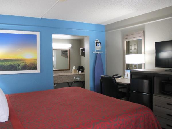Days Inn by Wyndham N.W. Medical Center : photo 4 de la chambre chambre lit king-size - fumeurs